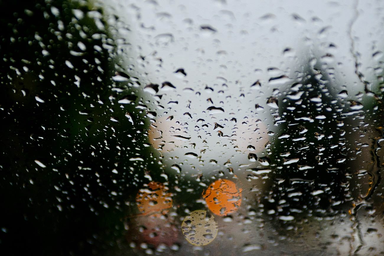傘がない!突然の夕立やゲリラ豪雨に見舞われた時のベストな対処法4選